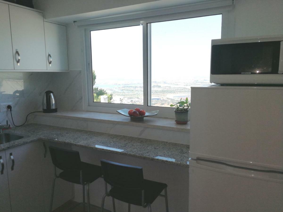 The Potter'S House Overlooking The Bay Of Haifa Eksteriør bilde